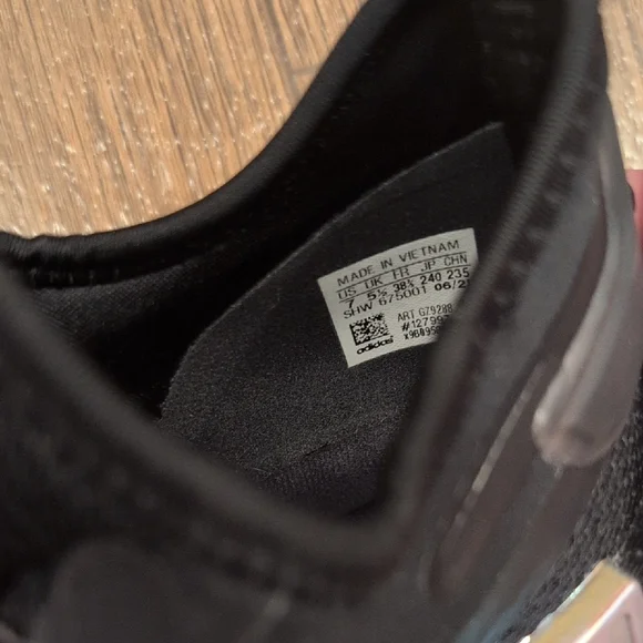 Adidas - Picture 8 of 12